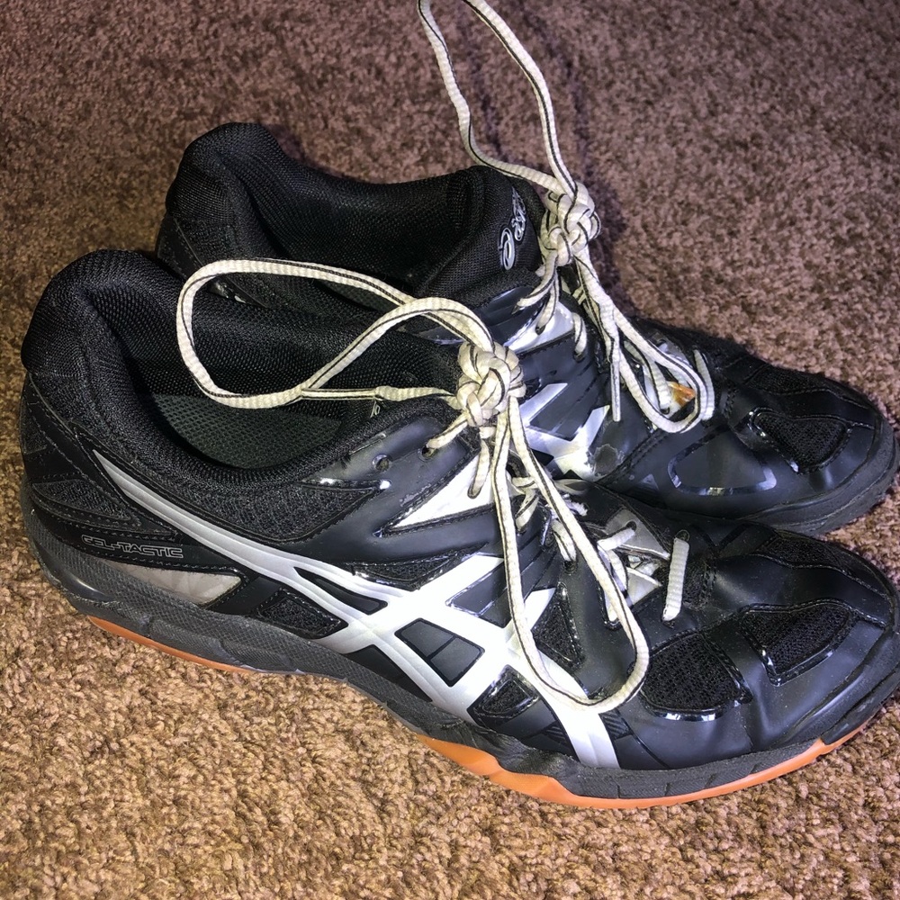 Women’s Volleyball shoes ASICS.